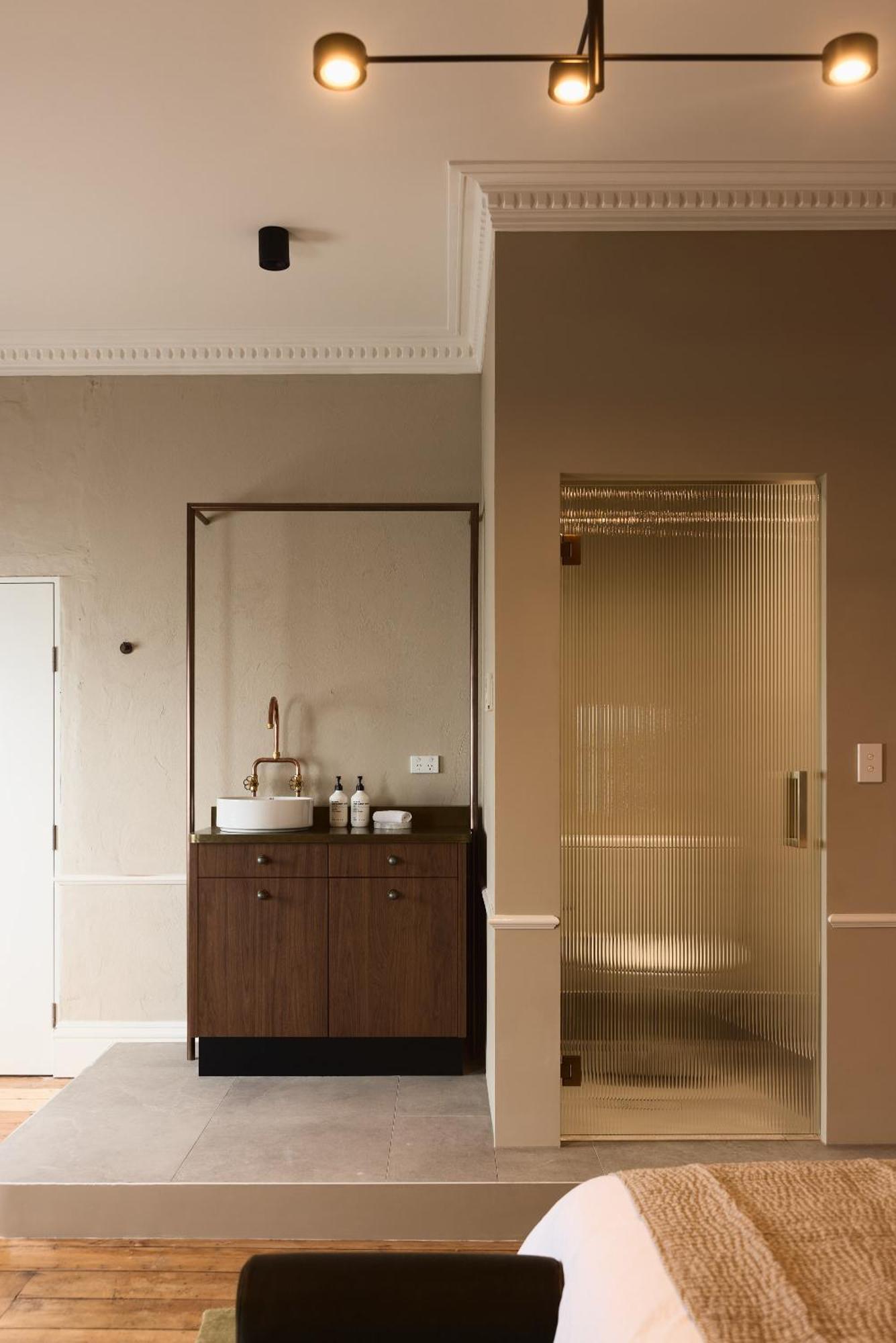 Empire Hotel 4*